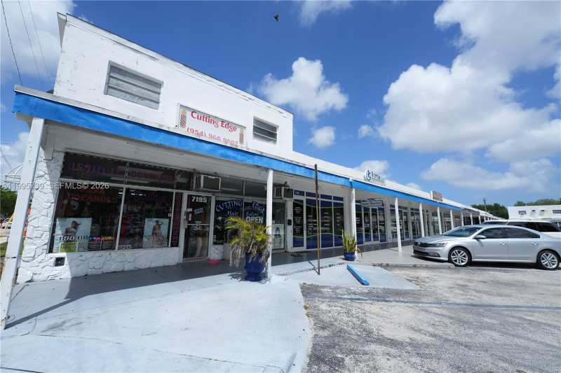 7193-7195 Pembroke Rd, Pembroke Pines FL 33023