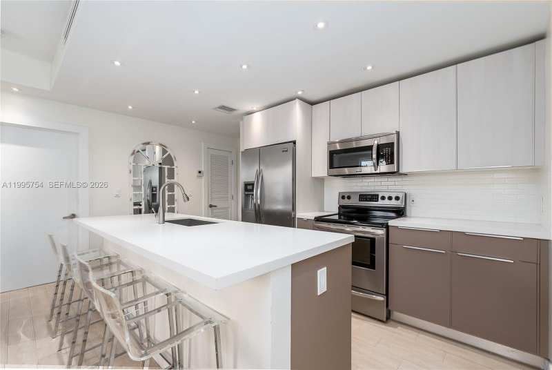 820 Euclid Ave # 305, Miami Beach FL 33139