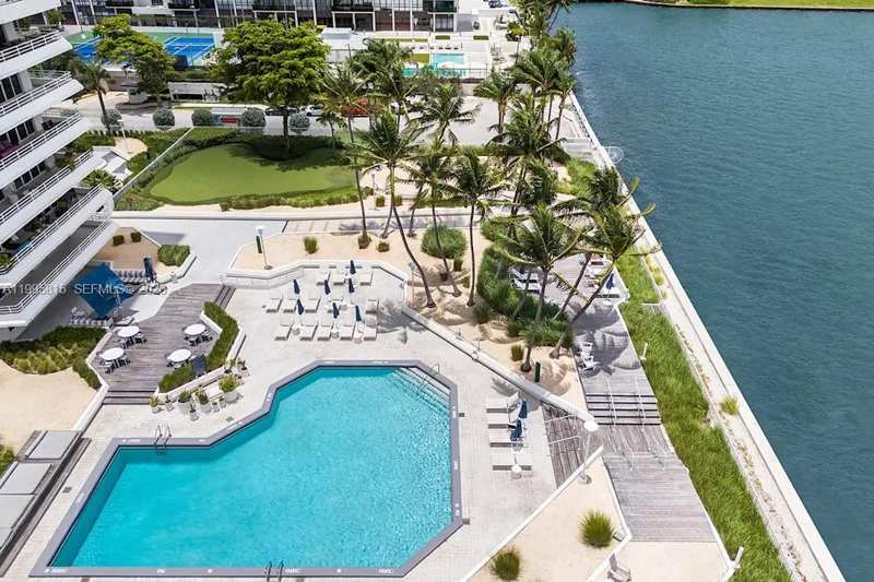 555 NE 34th St # 204, Miami FL 33137