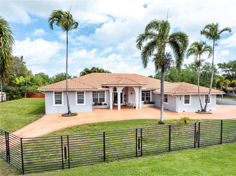 5303 SW 111th Ter, Davie FL 33328