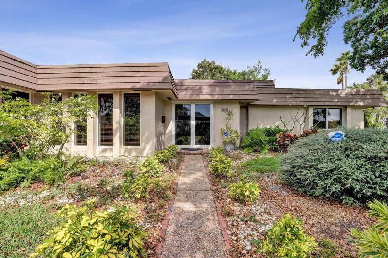 6207 Jacaranda Circle, Tamarac FL 33319
