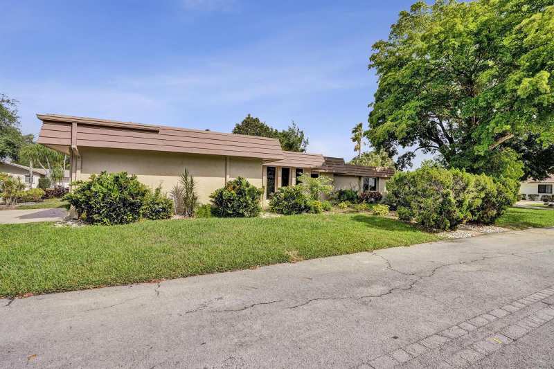 6207 Jacaranda Circle, Tamarac FL 33319
