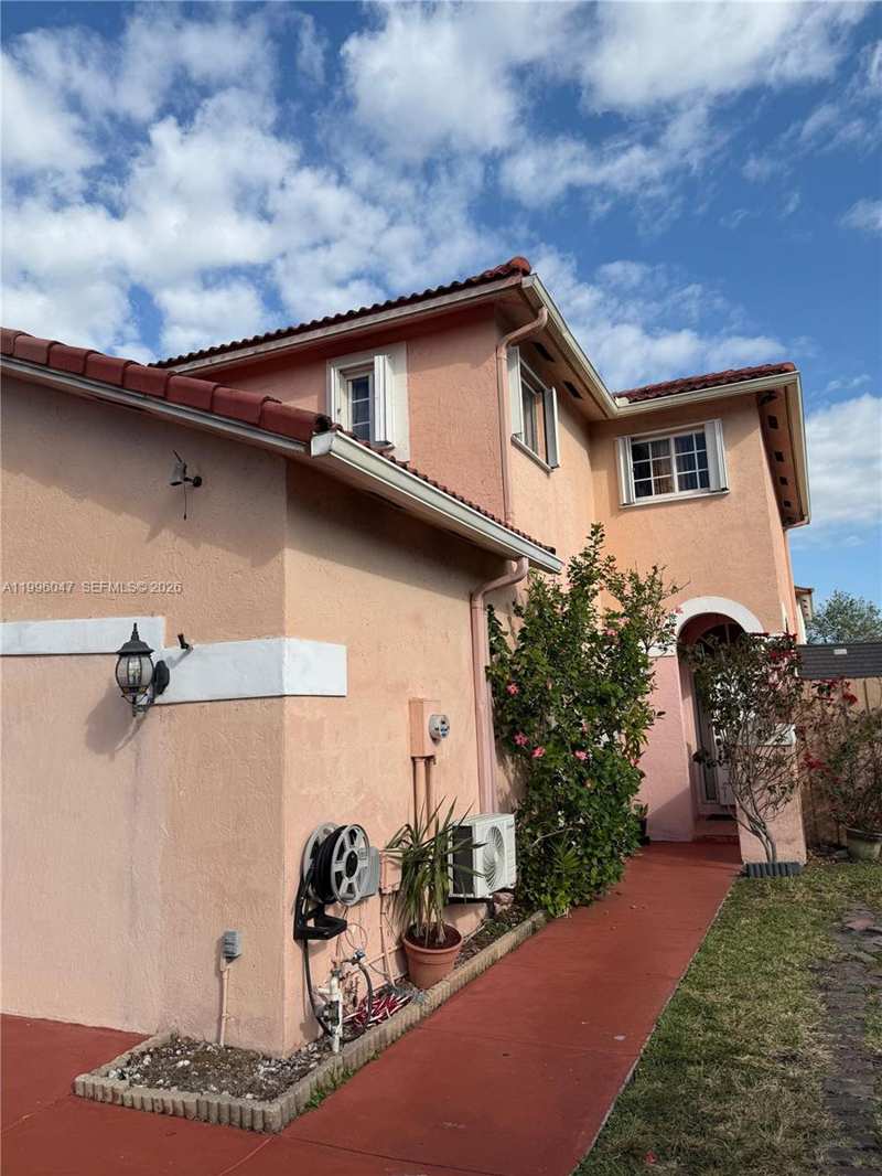 7477 NW 167th St, Hialeah FL 33015