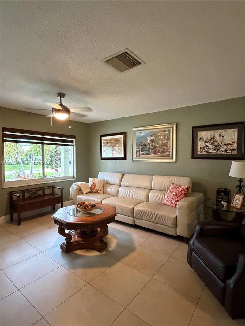 7008 NW 95th Ter, Tamarac FL 33321