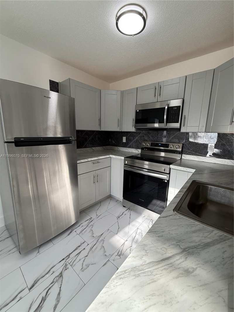 6071 SW 33rd St # 4, Miramar FL 33023