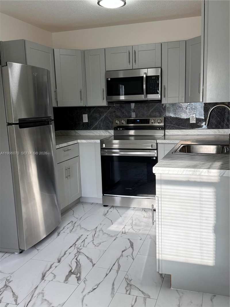 6071 SW 33rd St # 4, Miramar FL 33023