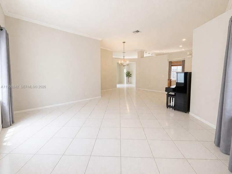 717 Tanglewood Cir, Weston FL 33327