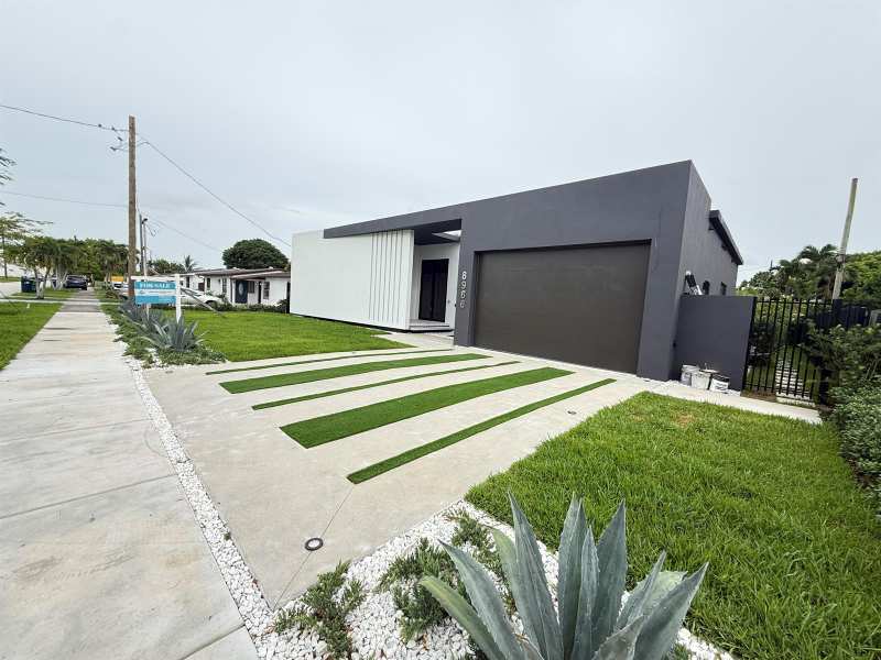 8966 SW 40th Terrace, Miami FL 33165