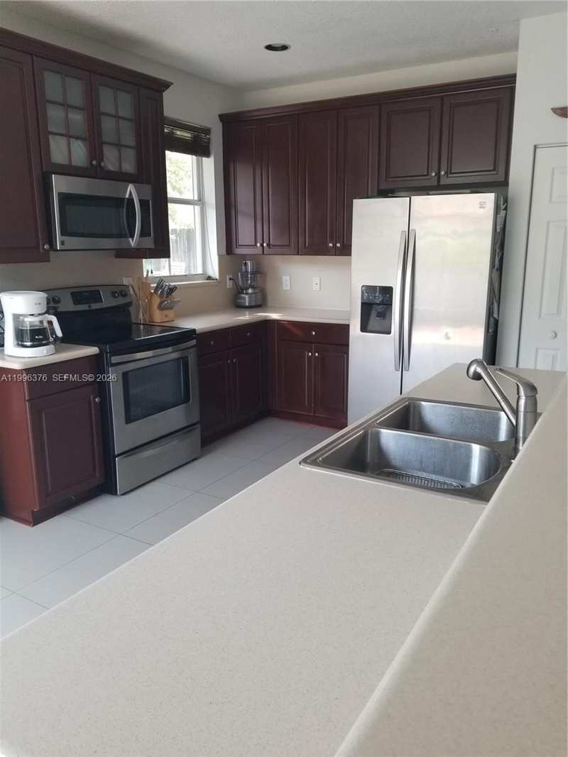 4719 NW 96th Pl, Doral FL 33178