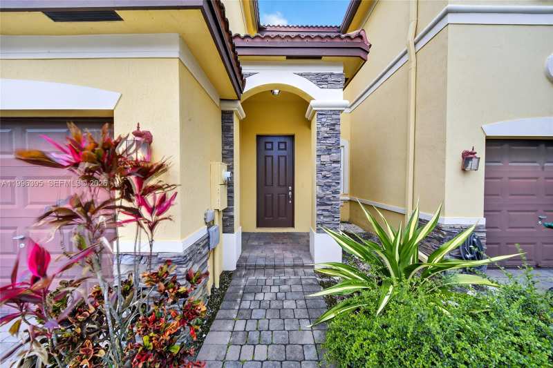 8766 NW 112th Path, Doral FL 33178