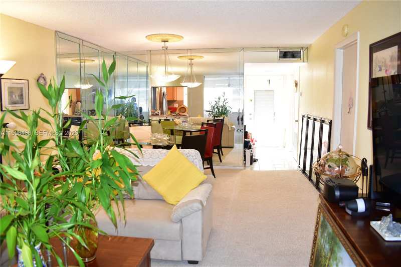 9881 Sunrise Lakes Blvd # 207, Sunrise FL 33322