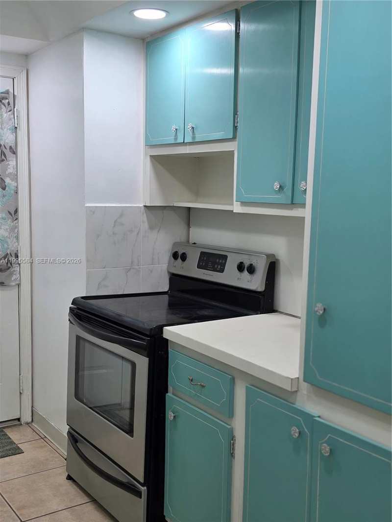 300 NE 191st St # 218, Miami FL 33179