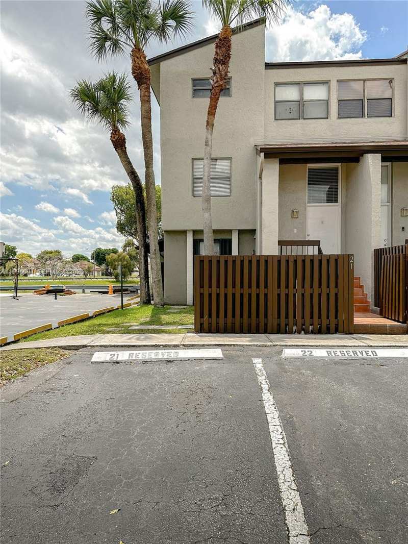 10000 NW 9th St Cir # 21, Miami FL 33172