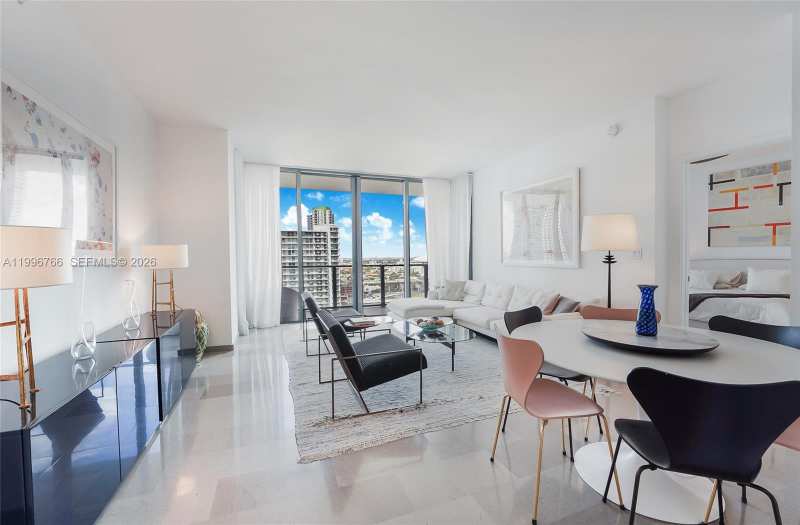 68 SE 6th St # 2104, Miami FL 33131