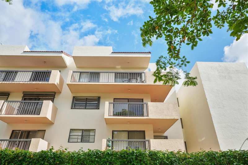 995 SW 84th Ave # 309, Miami FL 33144