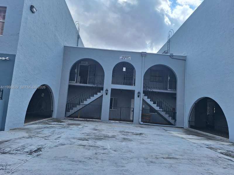 1300 W 53rd St # 35, Hialeah FL 33012