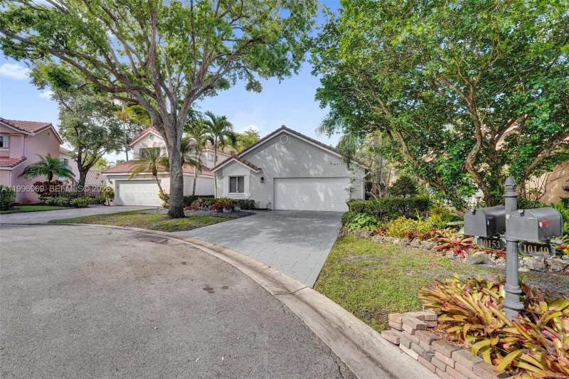10153 NW 3rd Ct, Plantation FL 33324
