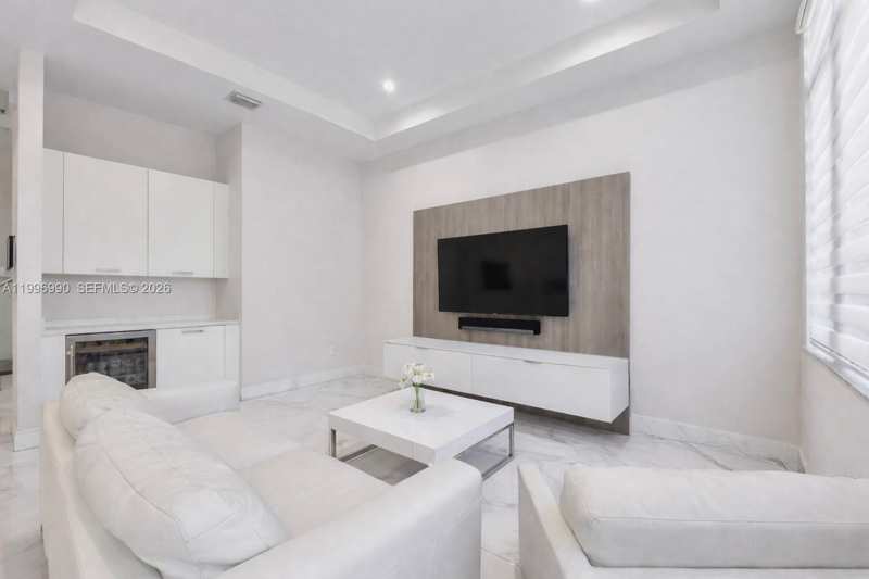 8424 NW 51st Ter, Doral FL 33166
