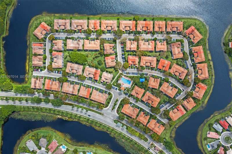 3676 San Simeon Cir, Weston FL 33331