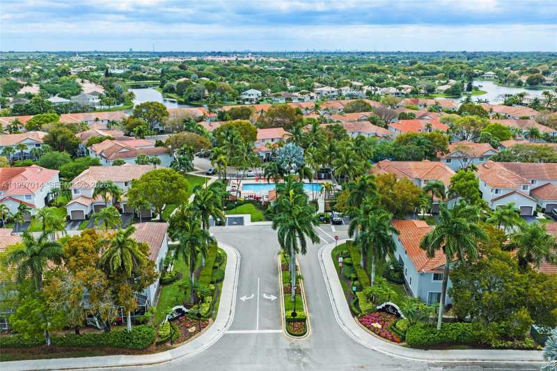 3676 San Simeon Cir, Weston FL 33331