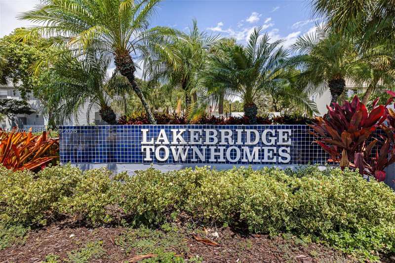 85 SW 3rd St, Pompano Beach FL 33060