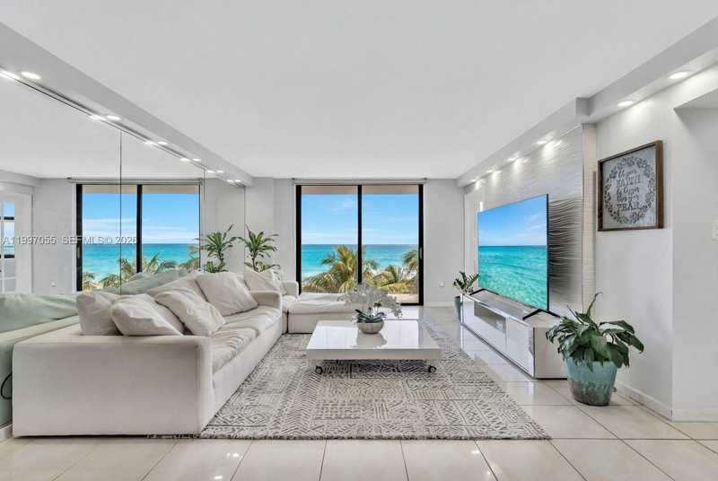 6061 Collins Ave # 5F, Miami Beach FL 33140