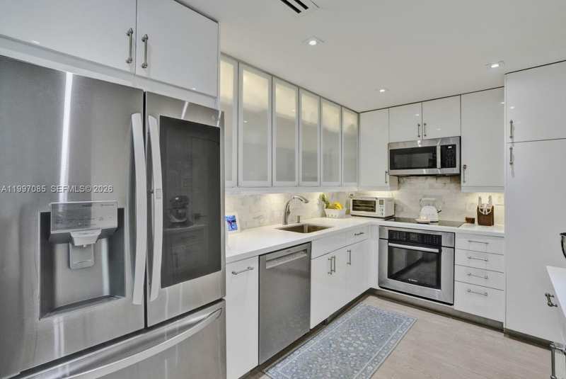 90 Edgewater Dr # 625, Coral Gables FL 33133