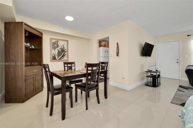 7620 Carlyle Ave # 204, Miami Beach FL 33141