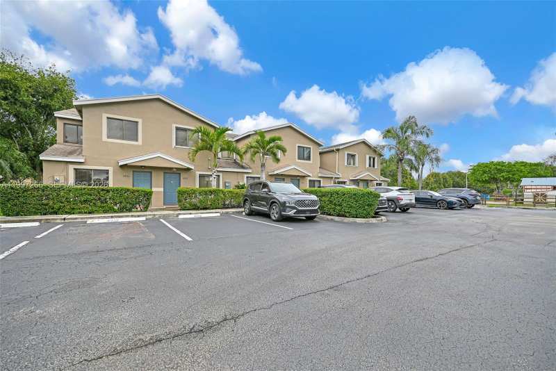 4930 S University Dr # 4930, Davie FL 33328