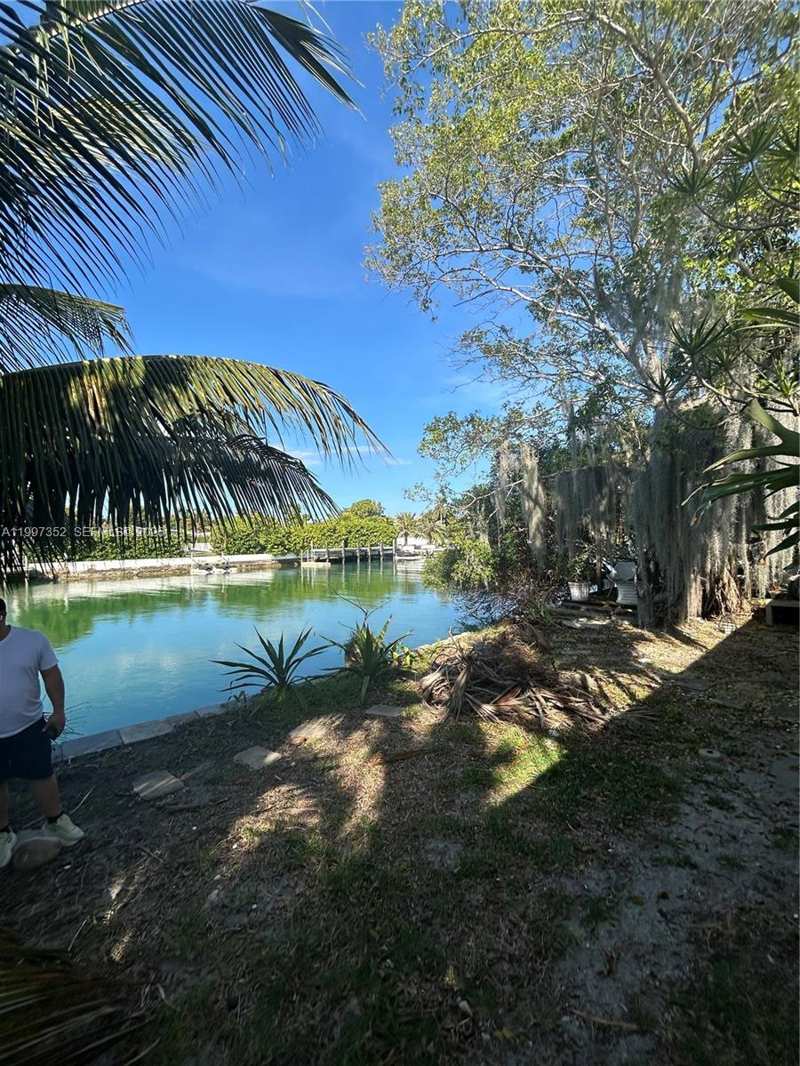 1795 Calais Dr # 4, Miami Beach FL 33141