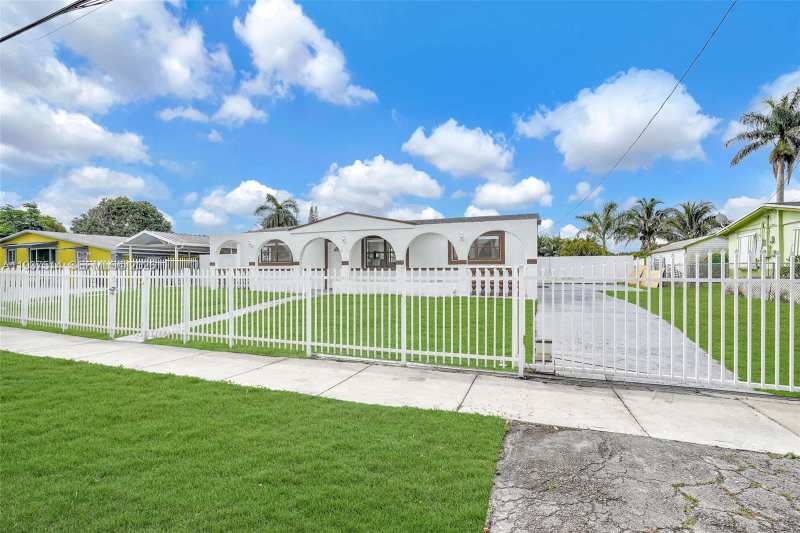 2460 NW 175th St, Miami Gardens FL 33056