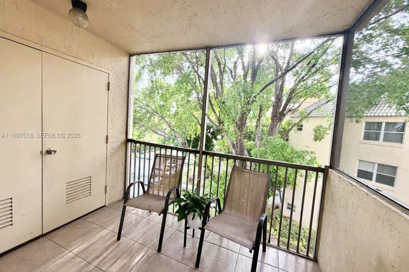 8323 Lake Dr # 402, Doral FL 33166