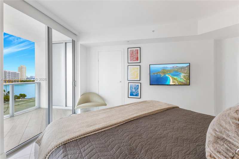 1300 Brickell Bay Dr # 1010, Miami FL 33131