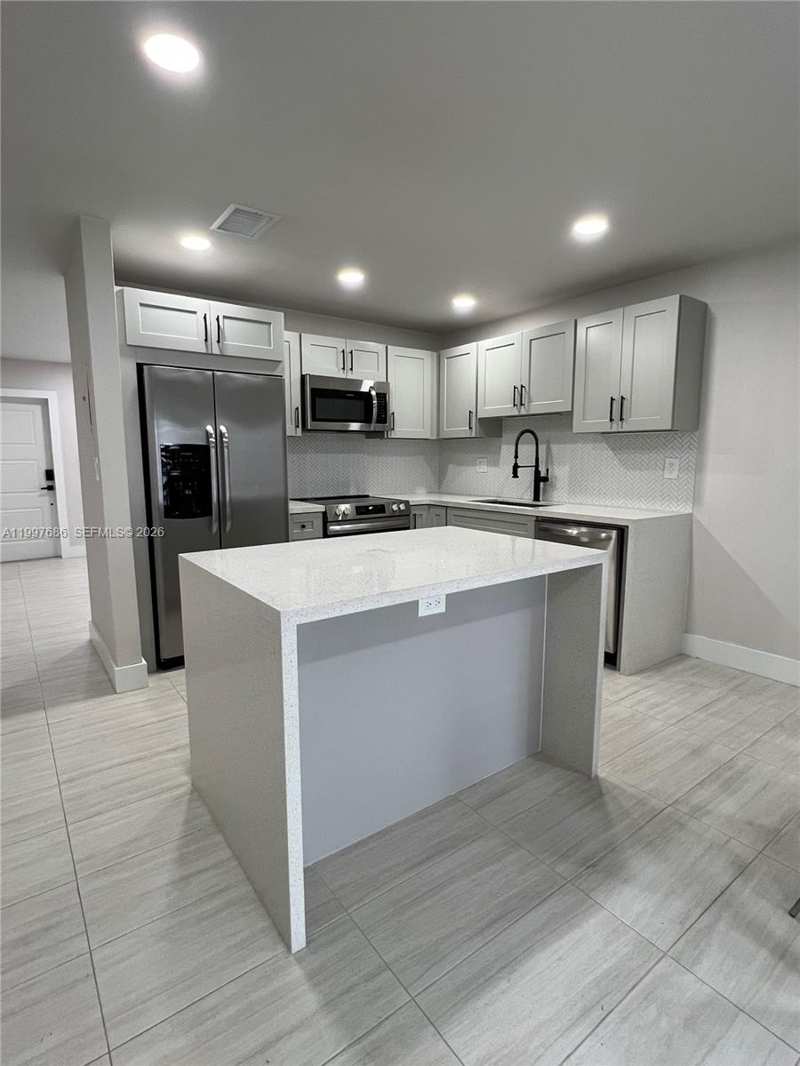 3826 SW 107th Ave # 2, Miami FL 33165