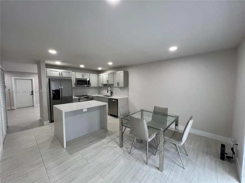 3826 SW 107th Ave # 2, Miami FL 33165
