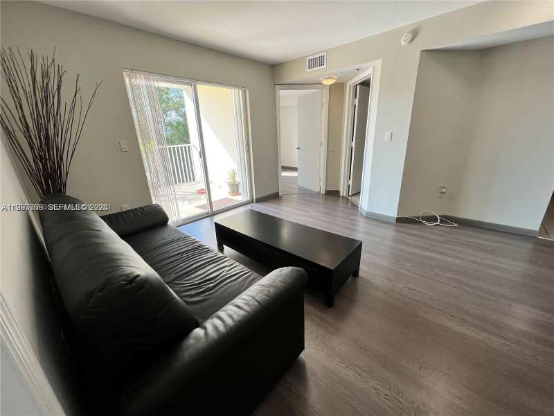 637 SW 3rd St # 306, Miami FL 33130
