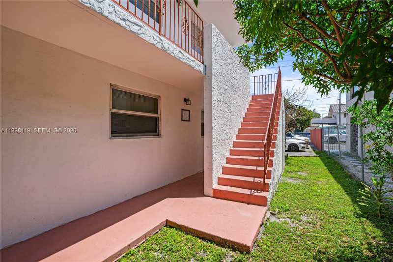 461 SW 7th St # 5, Miami FL 33130