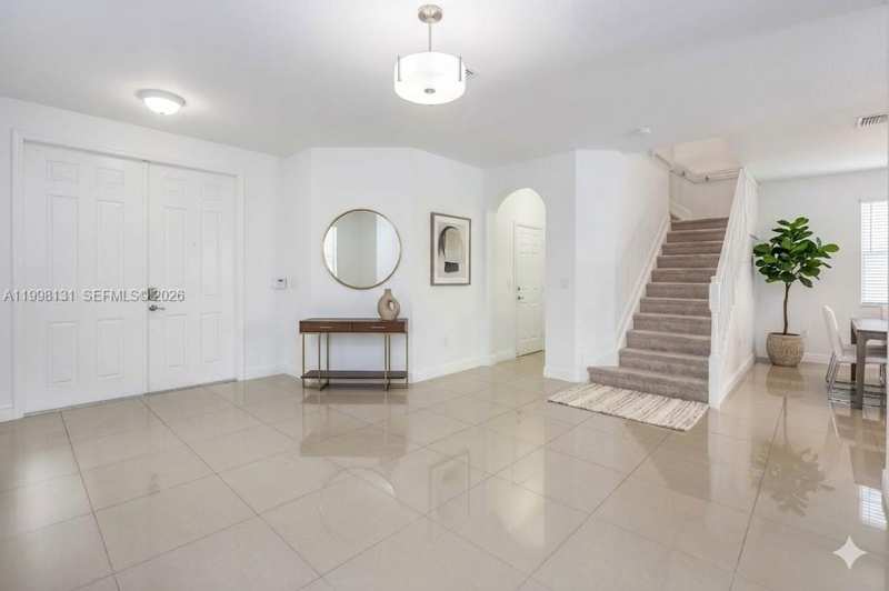 8868 NW 101st Pl, Doral FL 33178