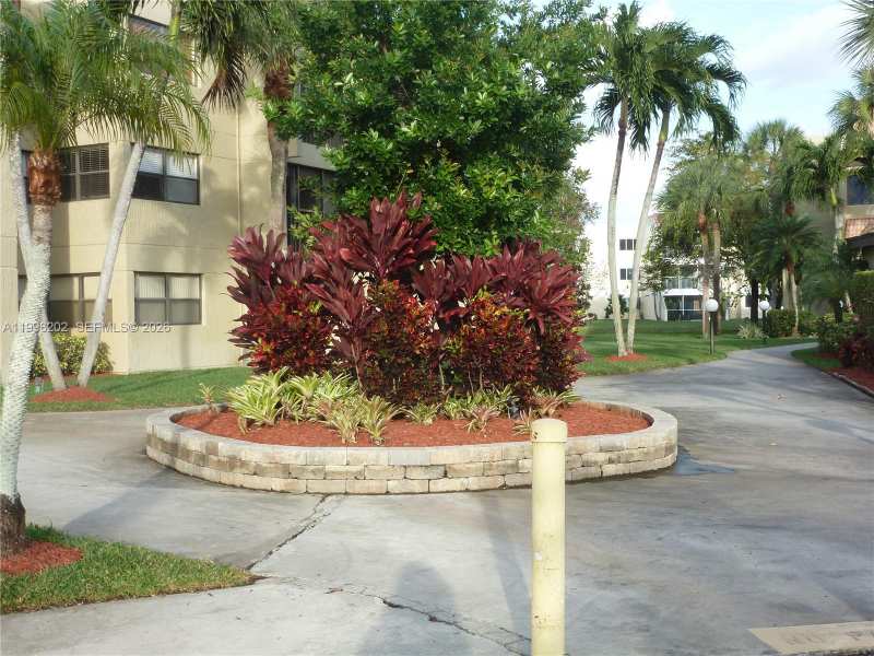 220 Lakeview Dr # 301, Weston FL 33326