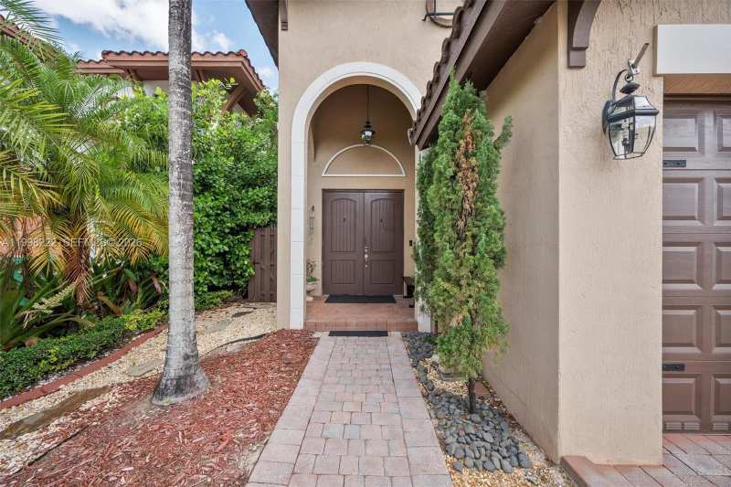 8755 NW 102nd Ct, Doral FL 33178