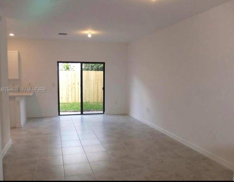 407 NE 208th Ter, Miami FL 33179