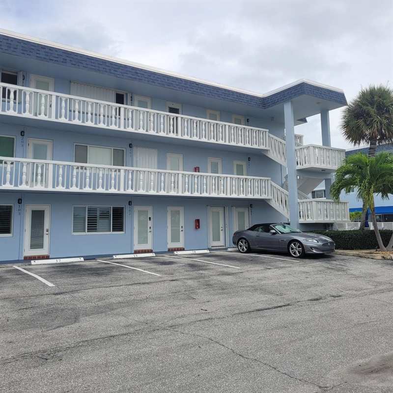 131 Doolen Court # 303, North Palm Beach FL 33408