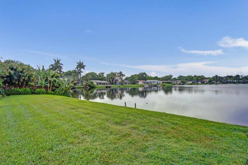 1721 SW 69th Avenue, Plantation FL 33317