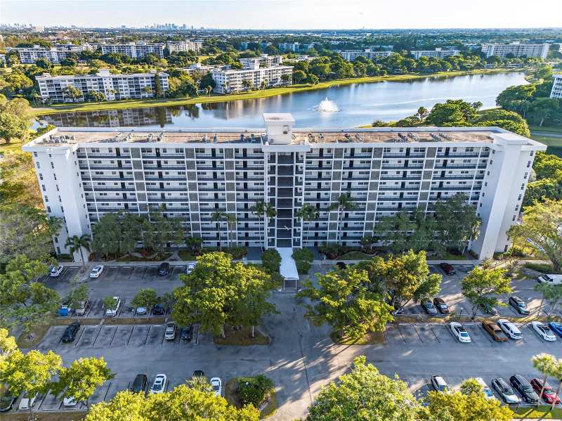 2900 N Course Drive # 607, Pompano Beach FL 33069