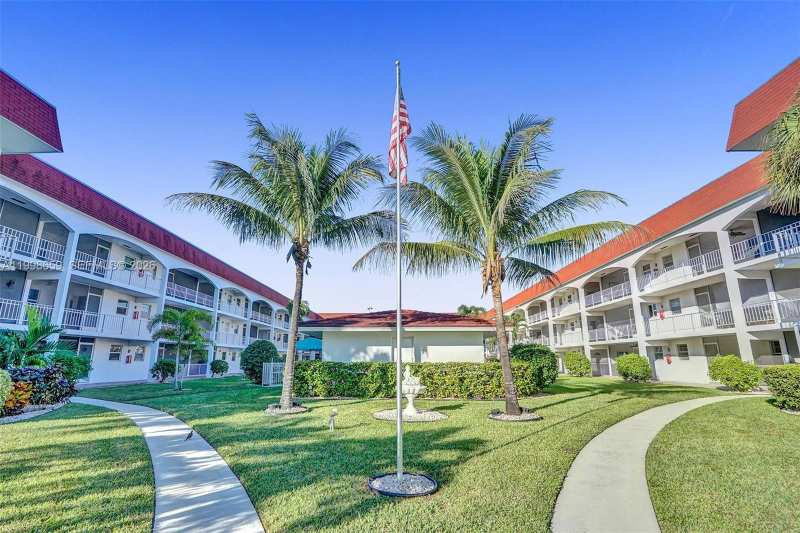 580 Egret Dr # 212, Hallandale Beach FL 33009