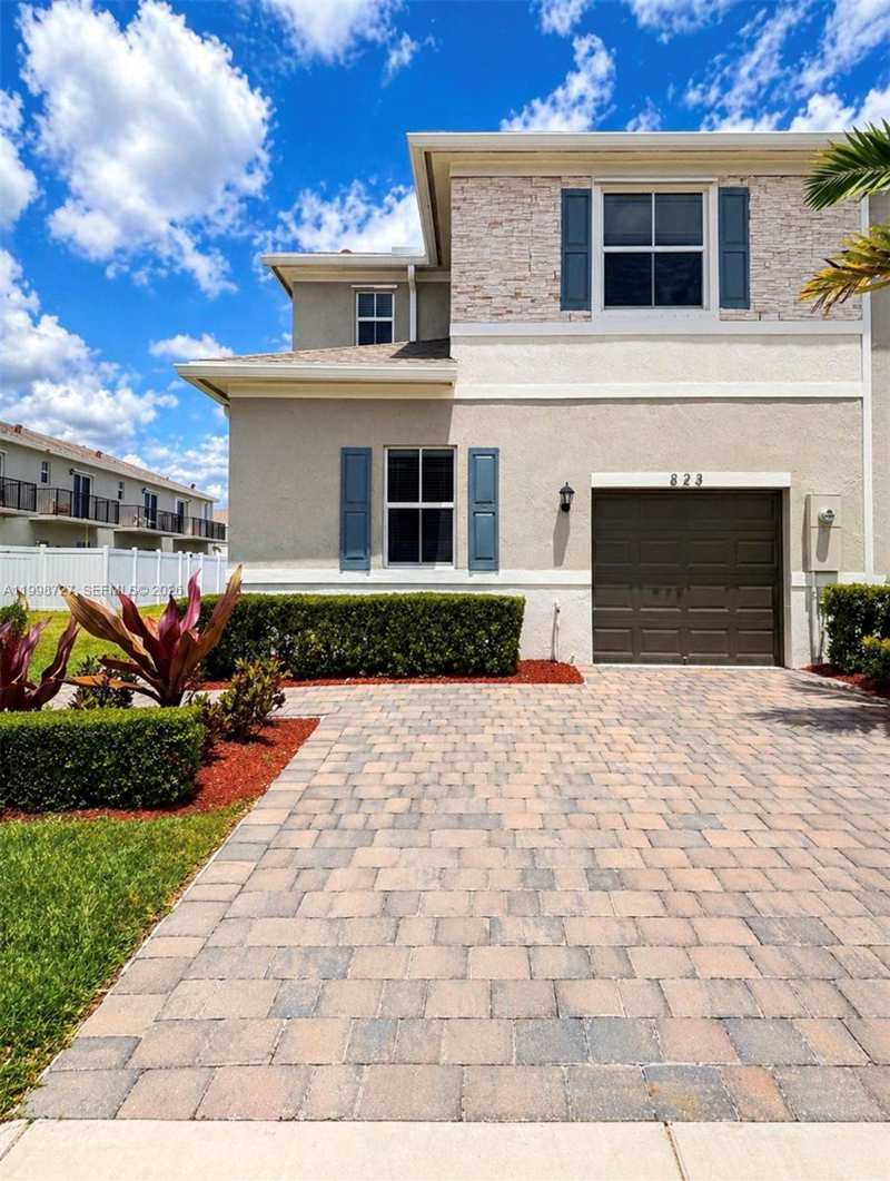 823 SE 17th St, Homestead FL 33034