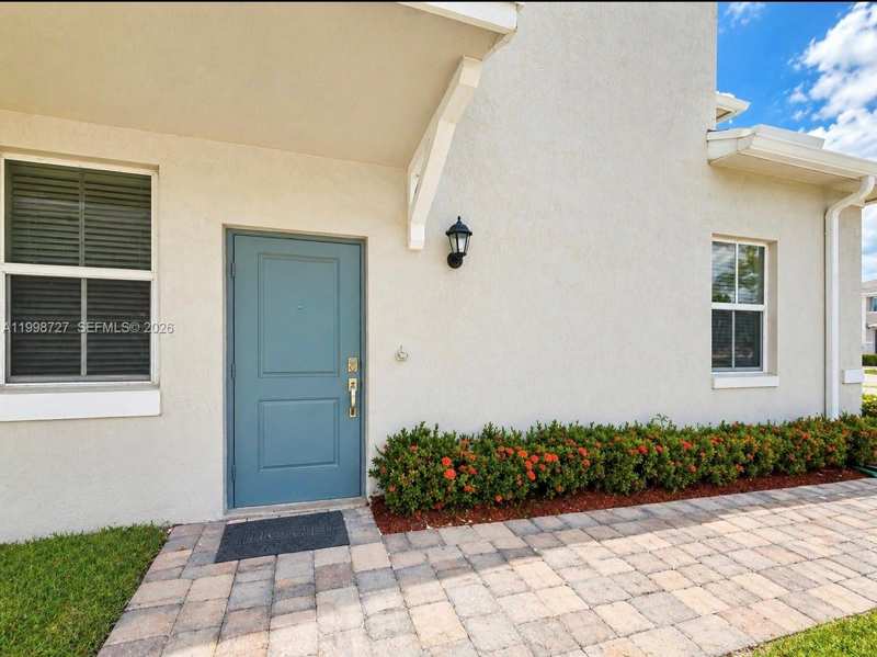 823 SE 17th St, Homestead FL 33034