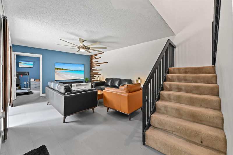 2007 20th Lane, FL 33463