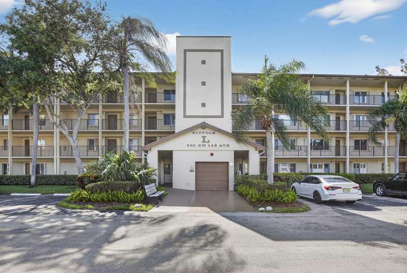 900 SW 142nd Avenue # 305l, Pembroke Pines FL 33027
