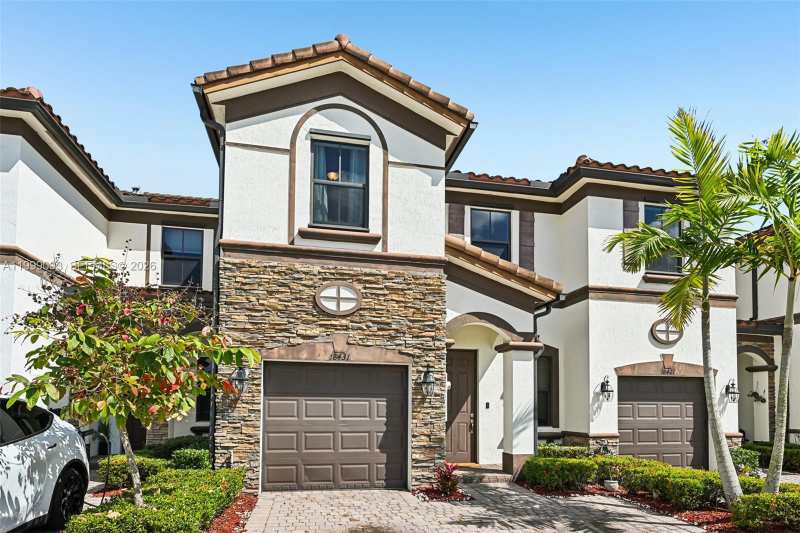 18431 NW 89th Ct, Hialeah FL 33018